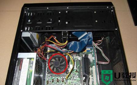电脑主机怎么拆开外壳_电脑主机箱怎么拆
