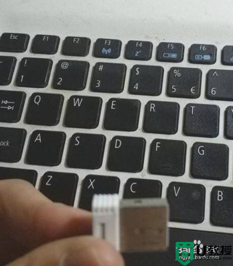 无线键盘和鼠标如何连接电脑_台式电脑如何连接无线键盘鼠标