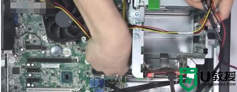 机械硬盘插在电脑的哪个位置w7_win7机械硬盘要安装在什么位置